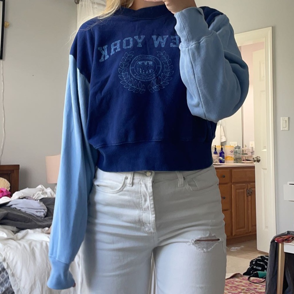 Cropped multi-blue crew neck size medium